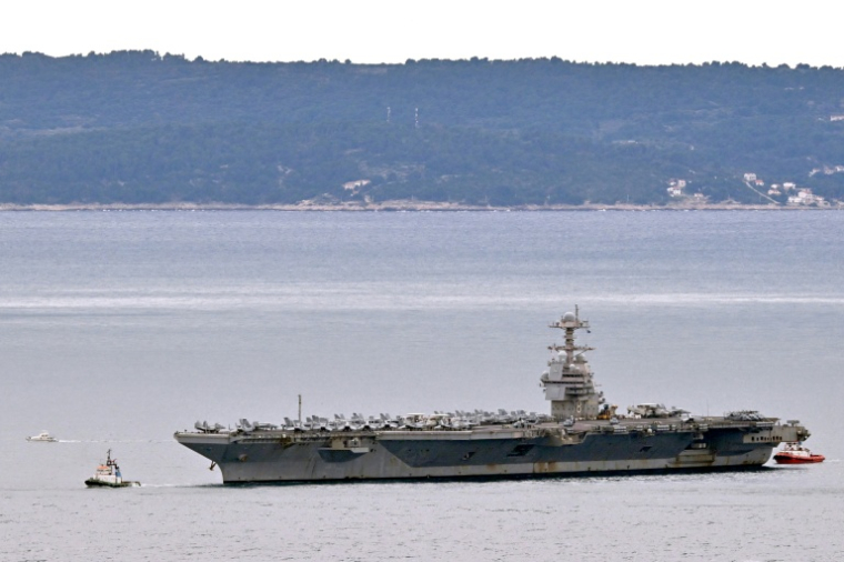 Le porte-avions américain l'USS Gerald R. Ford arrive à Split pour une escale technique et de maintenance, le 28 mars 2026 en Croatie ( AFP / ELVIS BARUKCIC )