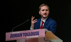 La tête de liste La France insoumise (LFI) pour la mairie de Toulouse, François Piquemal, le 22 janvier 2026  ( AFP / Ed JONES )