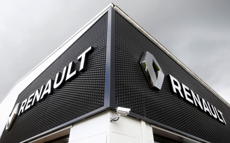 RENAULT AVERTIT SUR SES RÉSULTATS ANNUELS, EXAMINE SES OBJECTIFS À MOYEN TERME