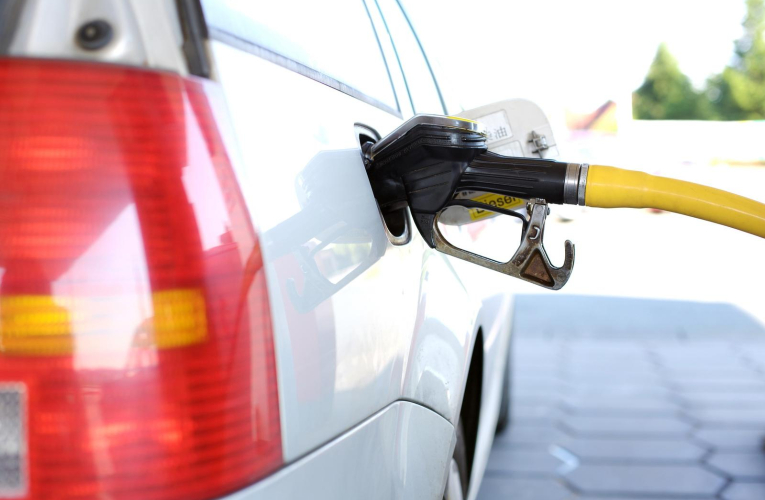 Les prix du carburant ne cessent de baisser depuis quelques semaines. (illustration) (Andreas160578 / Pixabay)