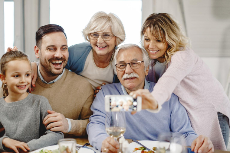 Faciliter et encourager les donations et les dons d’argent profiteraient aux plus jeunes crédit photo : Shutterstock