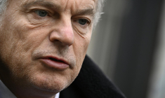 Fabien Roussel à Saint-Denis, en banlieue parisienne, le 17 novembre 2023. ( AFP / JULIEN DE ROSA )