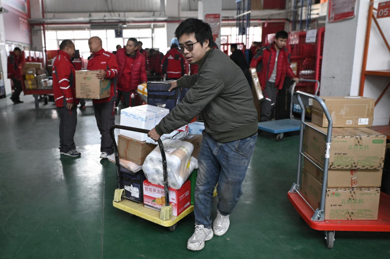 Entrepôt JD.com à Pékin ( AFP / WANG ZHAO )