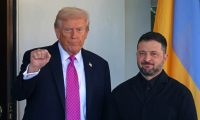 Le président américain Donald Trump accueille son homologue ukrainien Volodymyr Zelensky à la Maison Blanche, le 17 octobre 2025 à Washington ( AFP / TOM BRENNER )