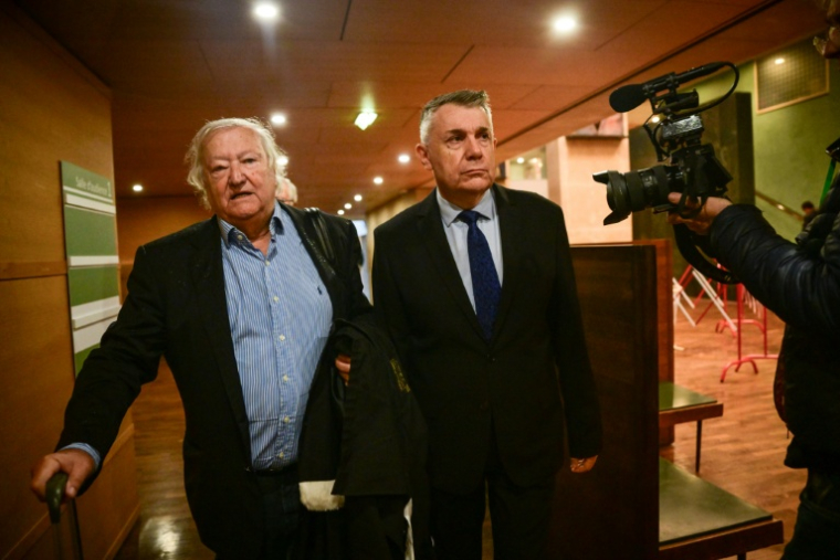 L'ex-premier adjoint à la mairie de Saint-Etienne Gilles Artigues (droite) et son avocat Me André Buffard arrivent à une audience, le 22 septembre 2025 à Lyon ( AFP / OLIVIER CHASSIGNOLE )