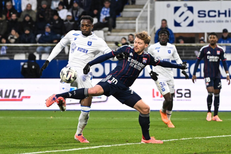 L'OL déçoit, accroché par la lanterne rouge Auxerre