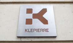 Le logo de Klepierre est visible sur son siège à Paris