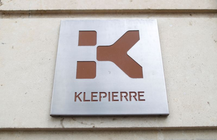 Le logo de Klepierre est visible sur son siège à Paris