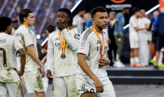 Mbappé au cœur d'une polémique à base de haie d'honneur