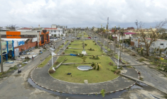 Une vue aérienne de la ville de  Toamasina (ou Tamatave), sur la côte Est de Madagascar, touchée de plein fouet par le cyclone tropical Gezani, le 11 février 2026. ( AFP / Tsiky Sikonina )