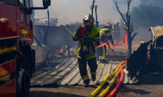 FRANCE: DES INCENDIES FONT RAGE EN GIRONDE, 1.700 HECTARES BRÛLÉS