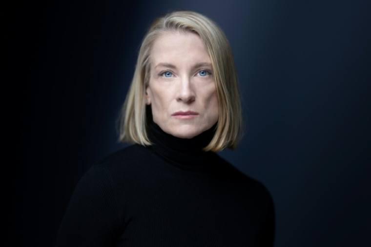 Kristina Svensson, ancienne assistante personnelle du défunt homme d'affaires égyptien Mohamed Al-Fayed, le 26 février 2026 à Paris ( AFP / JOEL SAGET )