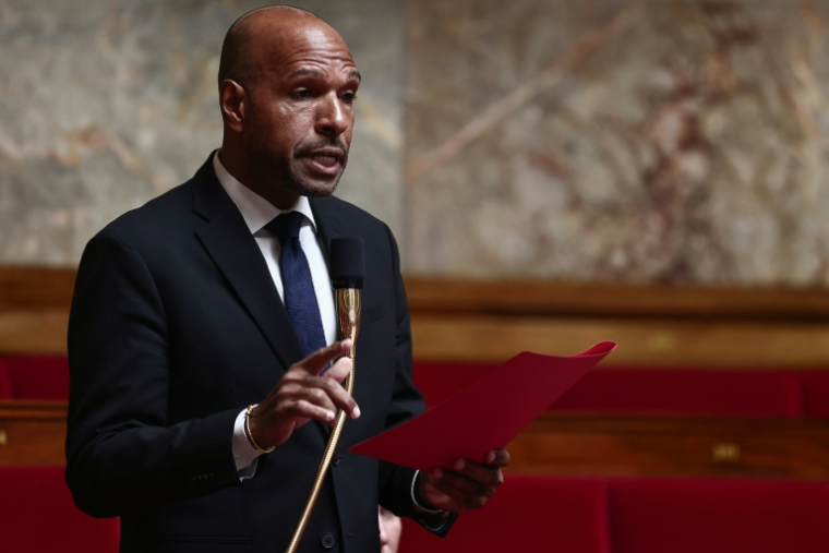 Olivier Serra, député français et, depuis peu, citoyen du Bénin, pays d'Afrique de l'ouest, ancienne plaque tournante du commerce d'esclaves et dont une partie de ses ancêtres sont originaires, le 21 mai 2025 à Paris à l'assemblée nationale ( AFP / Thibaud MORITZ )