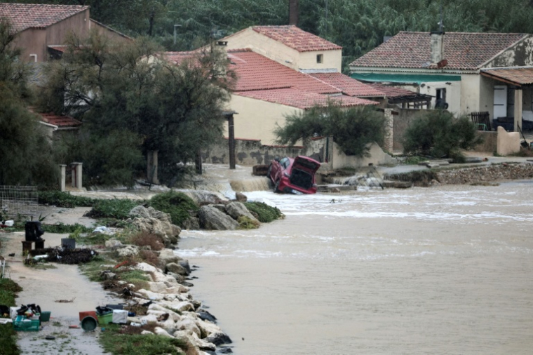Inondations à Saint-Mitre-les-Remparts, près de Marseille, le 20 octobre 2026 dans les Bouches-du-Rhônee. ( AFP / Thibaud MORITZ )