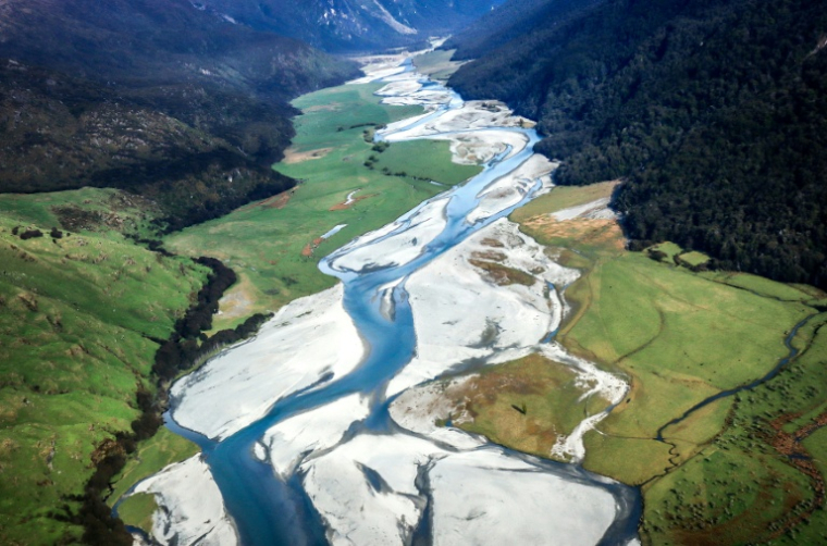 La rivière Wilkin près de Makaora en Nouvelle-Zélande le 20 octobre 2023 ( AFP / DAVID GRAY )
