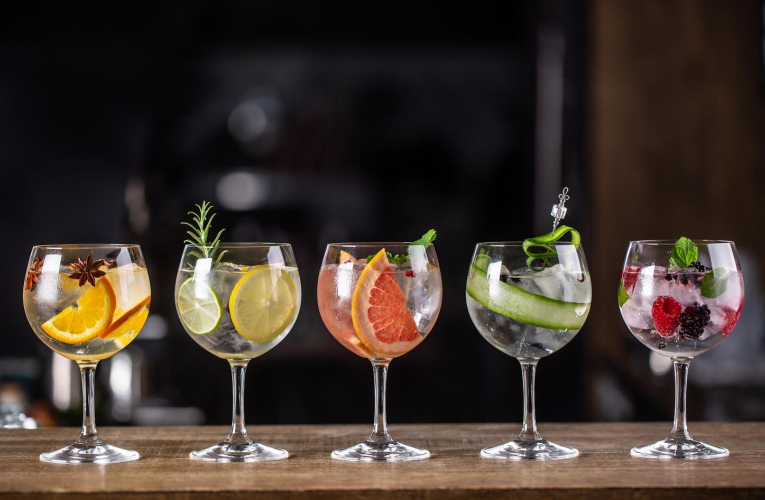 Pendant les vacances, faites le plein de vitamines avec des jus de fruits et de légumes crédit photo : Shutterstock