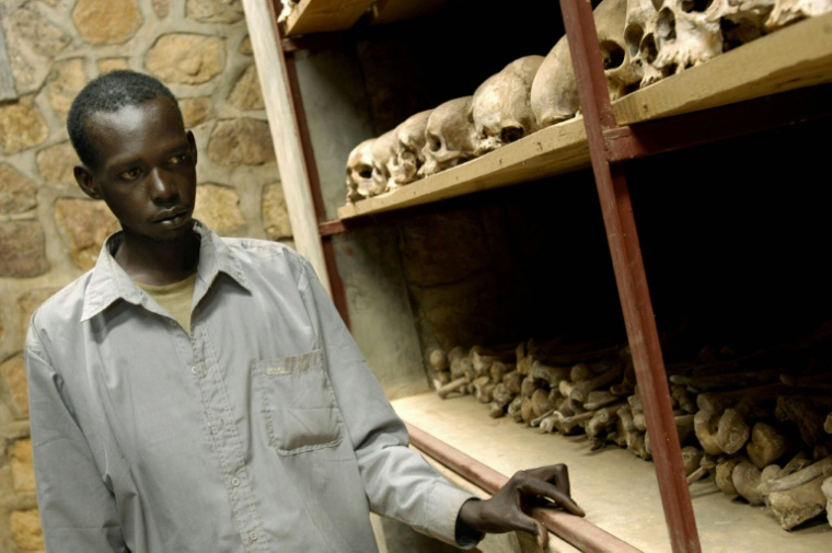 Théogène Ruzindana survivant du génocide et gardien du Mémorial du génocide, à Kibeho dans le sud du Rwanda le 6 juillet 2006 ( AFP / GIANLUIGI GUERCIA )