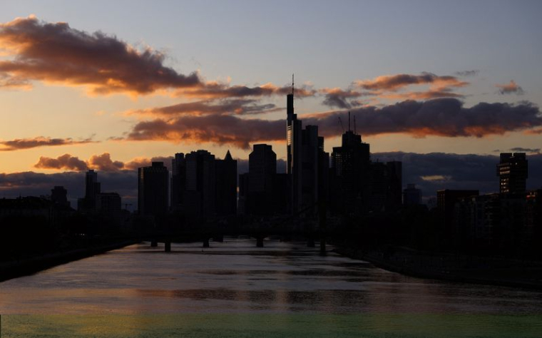 Le siège de la Commerzbank (à gauche) à Francfort