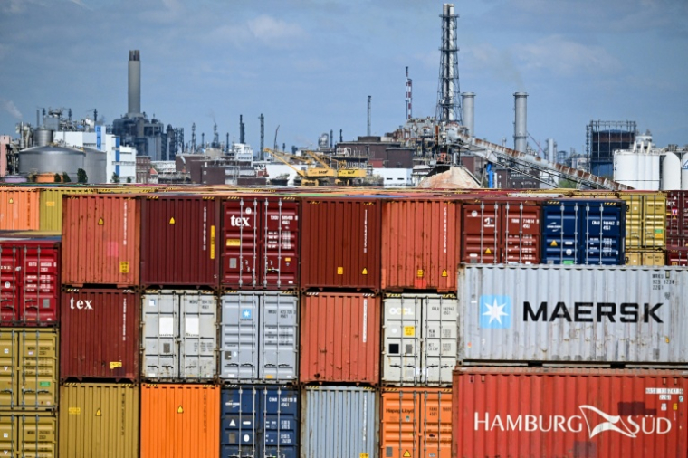 Les Européens voient des pans entiers de leur industrie menacés d'être balayés par la déferlante chinoise ( AFP / Kirill KUDRYAVTSEV )