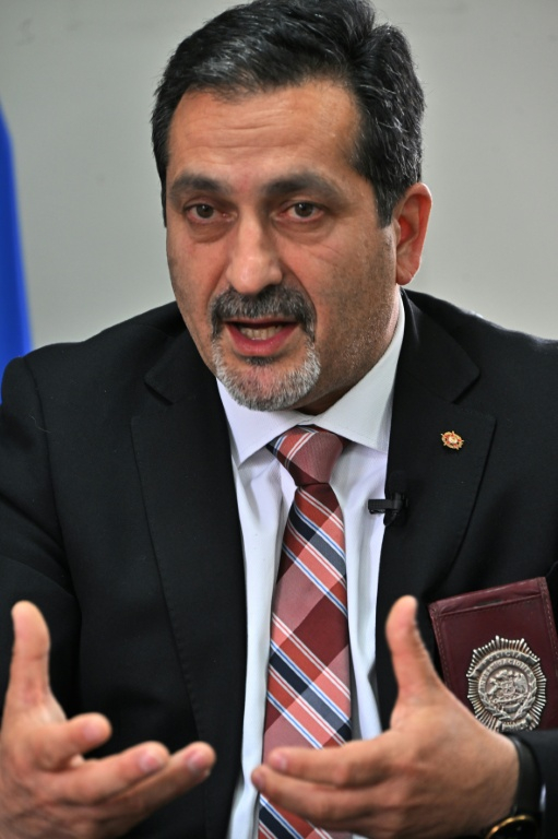 Erick Menay, chef de l'unité chilienne de lutte contre le crime organisé, lors d'un entretien à l'AFP le 11 décembre 2025 à Santiago  ( AFP / Rodrigo ARANGUA )