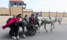 Des Palestiniens fuyant le nord de Gaza après un raid des troupes israéliennes sur l'hôpital al-Chifa, Gaza