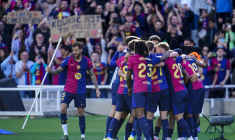 En rage après une faute non sifflée, un membre du staff du Barça explose son iPad au sol