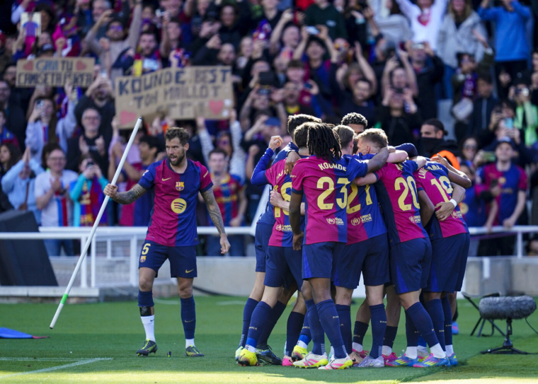 En rage après une faute non sifflée, un membre du staff du Barça explose son iPad au sol
