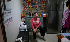 Song Oh-soon, diseuse de bonne aventure aveugle, dans son petit cabinet du "village des voyants de Mia-ri", à Séoul, le 29 juillet 2026 en Corée du Sud ( AFP / GREG BAKER )