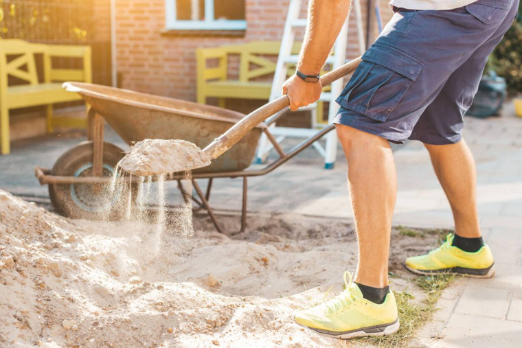 Rénovation avant une vente : quels risques si vous faites les travaux vous-même ? / iStock.com - Alina Rosanova