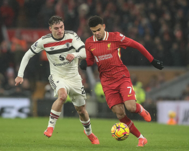 Manchester United résiste à Liverpool