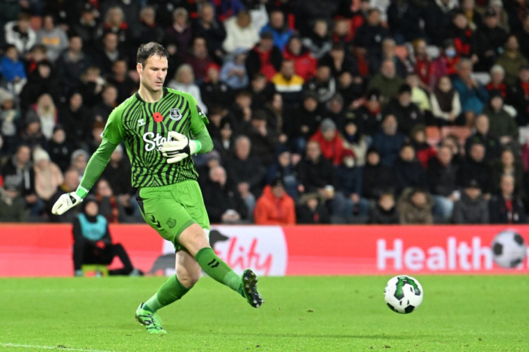 Un gardien capable de marquer rejoint Leicester