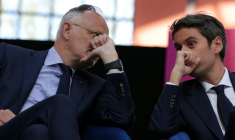 Les anciens Premiers ministres Edouard Philippe et Gabriel Attal lors d'un meeting du parti Renaissance, le 6 avril 2025 à Saint-Denis ( AFP / Thomas SAMSON )