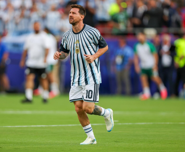 Javier Milei s'indigne après une fake news sur le père de Lionel Messi