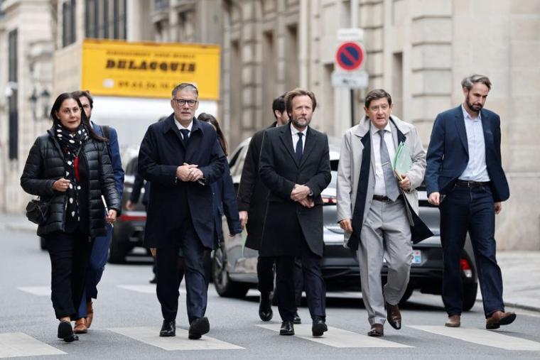 Olivier Faure, Boris Vallaud, et Patrick Kanner, arrivent pour une réunion avec le Premier ministre à Matignon