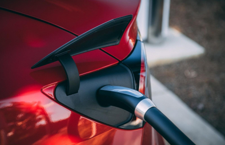 tesla (Crédit: Vlad Tchompalov / Unsplash)