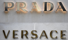 Prada a racheté la marque Versace  ( AFP / STEPHANE DE SAKUTIN )