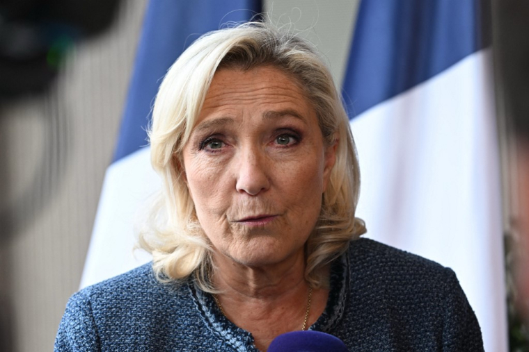 Marine Le Pen, à Budapest, le 23 mars 2026 ( AFP / ATTILA KISBENEDEK )