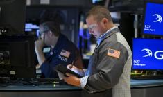Des opérateurs à la Bourse de New York, le 4 août 2025 ( AFP / ANGELA WEISS )