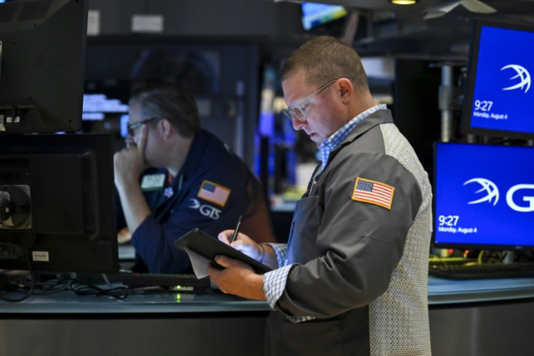 Des opérateurs à la Bourse de New York, le 4 août 2025 ( AFP / ANGELA WEISS )