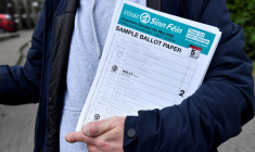 IRLANDE DU NORD: VERS UNE MAJORITÉ POUR LES NATIONALISTES DU SINN FÉIN AU STORMONT