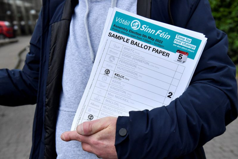 IRLANDE DU NORD: VERS UNE MAJORITÉ POUR LES NATIONALISTES DU SINN FÉIN AU STORMONT