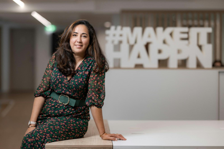 Karima Ben Abdelmalek, PDG et présidente de l'application de rencontres française Happn, à Paris le 8 juin 2023. ( AFP / JOEL SAGET )