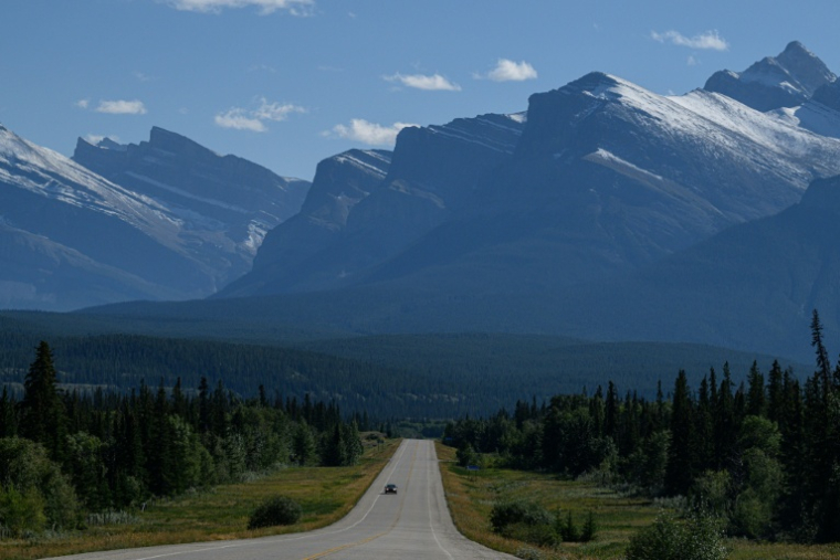 Vue des Montagnes rocheuses en Alberta dans l'Ouest canadien, le 6 septembre 2022  ( AFP / Ed JONES )
