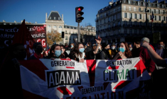 PARIS: LE CORTÈGE CONTRE L'ARTICLE 24 ET LES VIOLENCE POLICIÈRES A PRIS LE DÉPART