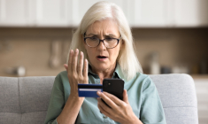 Il existe des moyens alternatifs pour signaler une fraude bancaire ( Crédits photo: © Fizkes  - stock.adobe.com)