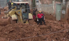 Pluies torrentielles au Brésil: les secours recherchent des personnes prises au piège dans la boue et les décombres