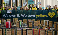 Manifestation d'employés de Commerzbank en marge de  l'AG de la banque à Wiesbaden, le 20 mai 2026 ( AFP / Kirill KUDRYAVTSEV )
