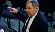 L'ancien maire du 16e arrondissement de Paris et sénateur Francis Szpiner à l'hôtel de ville de Paris le 12 décembre 2023 ( AFP / Ludovic MARIN )