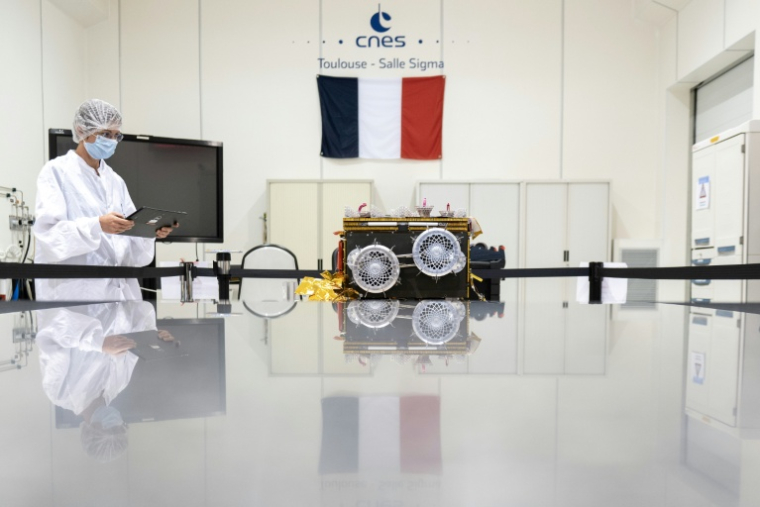 Le rover Idefix lors de sa présentation dans le cadre de la mission MMX (Martian Moons eXploration) de l’agence spatiale japonaise (JAXA), au siège du CNES à Toulouse, le 7 septembre 2023 ( AFP / Charly TRIBALLEAU )