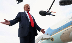 Le président américain Trump à la Joint Base Andrews après avoir assisté à la finale de la Coupe du monde des clubs de la FIFA